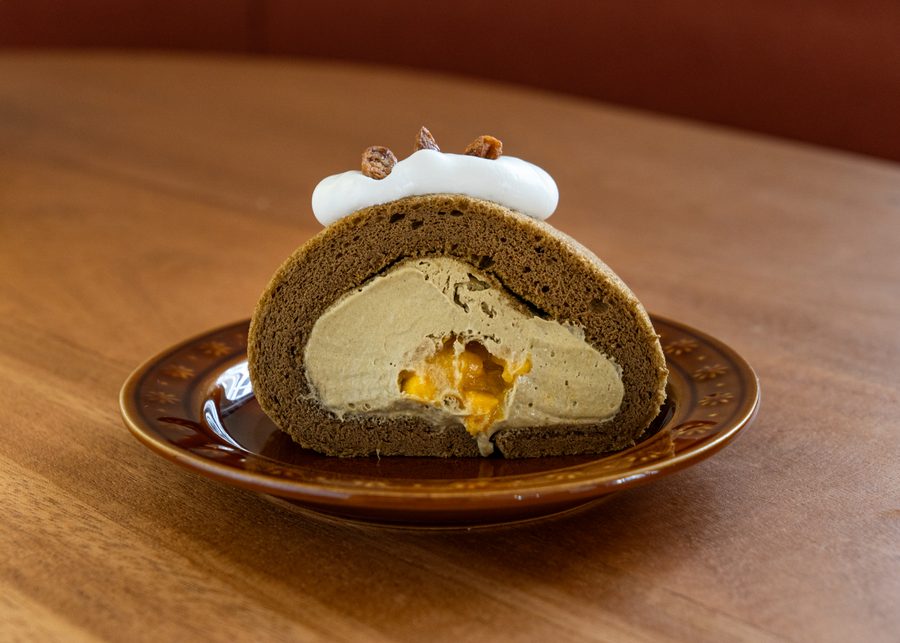 Happo Hojicha Mango Swiss Roll